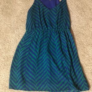 Chevron dress with elastic waist - M